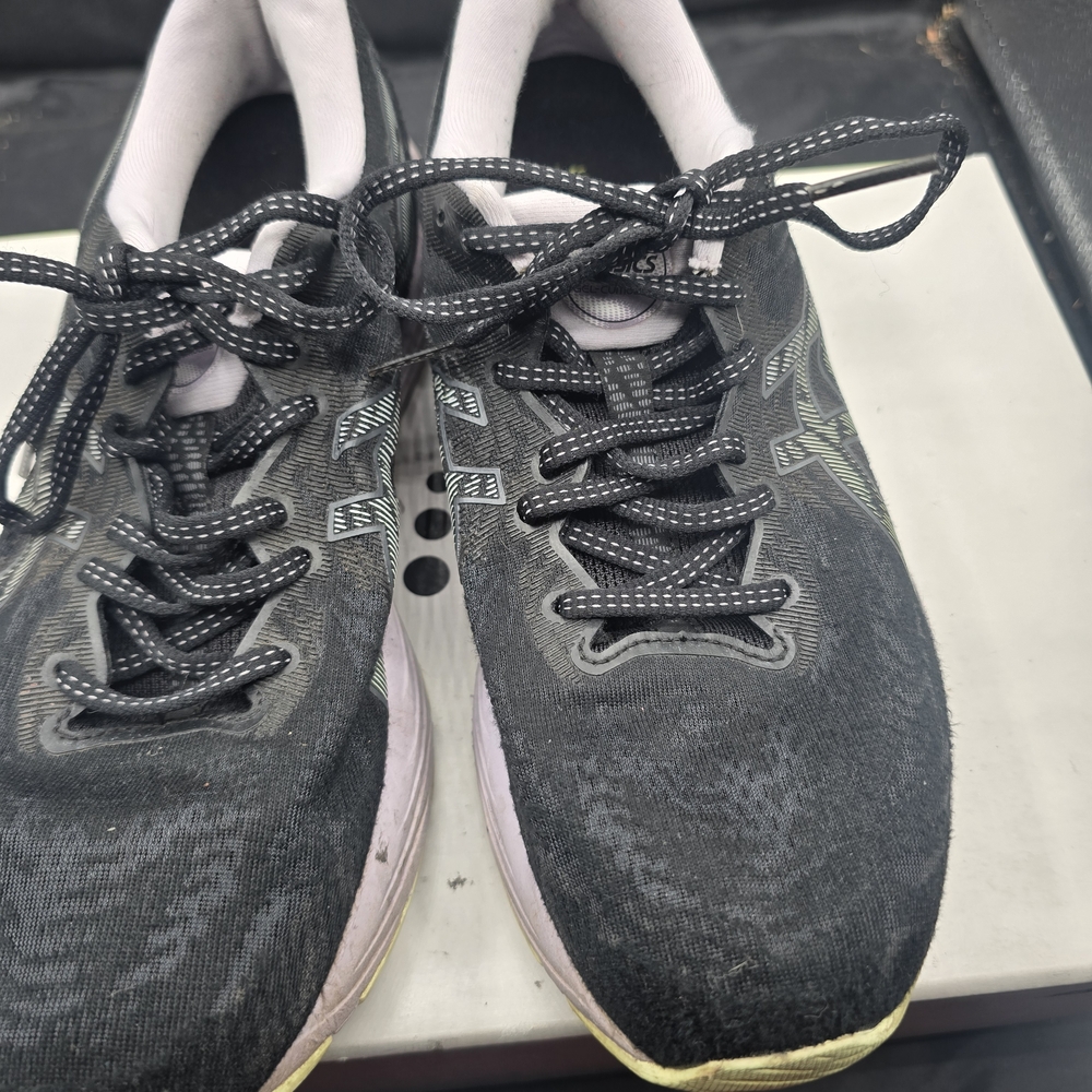 Asics Black and White Athletic Shoes for Men‎